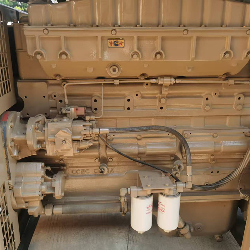 200KW重庆康明斯二手发电机组销售-2004年出厂