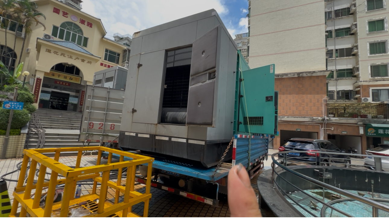 南昌东莞应急发电车出租两台静音型 840 玉柴发电机为东莞市莲花苑小区保电案例​